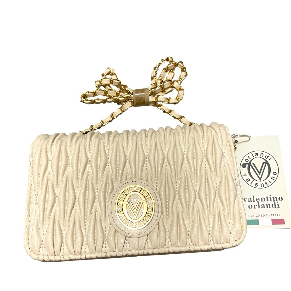 🌟🌟🌼NWT Valentino Orlandi Cream Quilted Clutch with Credit Cards Slots.